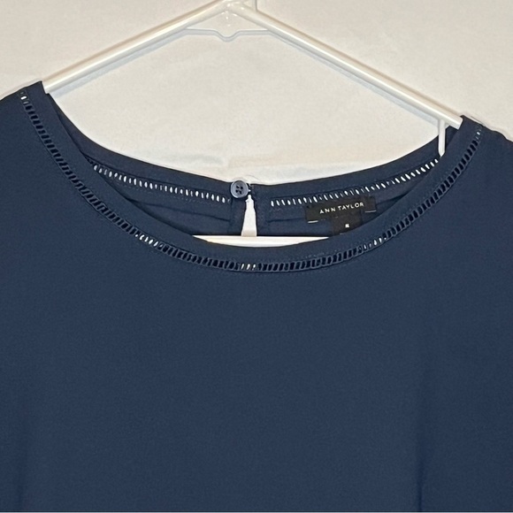 Ann Taylor, Modest, Light Weight, Quarter Sleeve Blouse, Size Medium - Picture 2 of 10